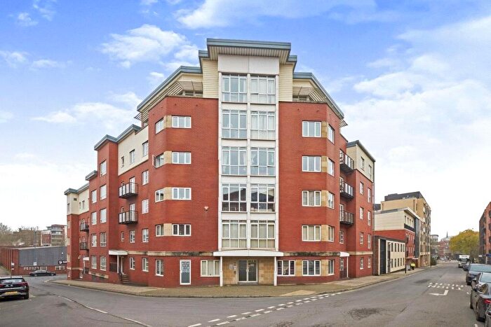 3 Bedroom Flat To Rent In Townsend Way, Birmingham, West Midlands, B1