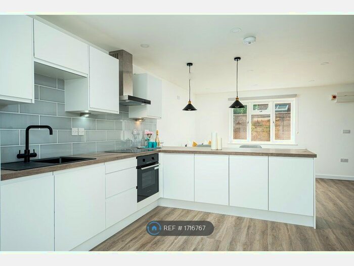 2 Bedroom Detached House To Rent In St Johns Crescent, Bristol, BS3