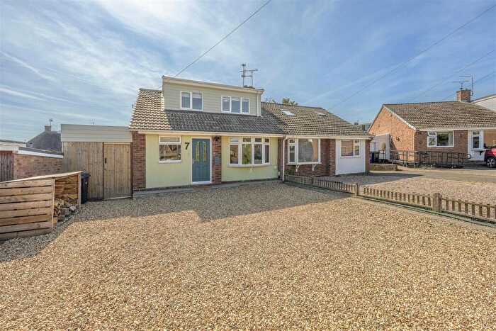 3 Bedroom Semi-Detached Bungalow For Sale In Cedar Close, Stourbridge, DY8