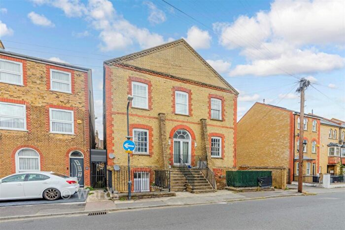 1 Bedroom Apartment For Sale In Darnley Street, Gravesend, Kent, DA11