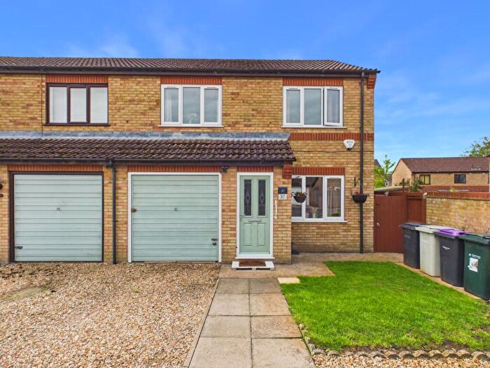 3 Bedroom Semi-Detached House For Sale In Banovallum Gardens, Horncastle, LN9