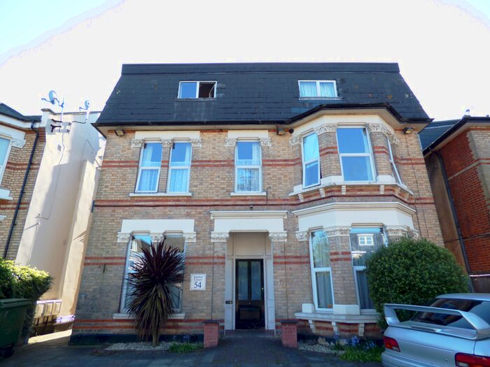 Studio To Rent In Amber Court, The Avenue, Surbiton, Surrey, KT5