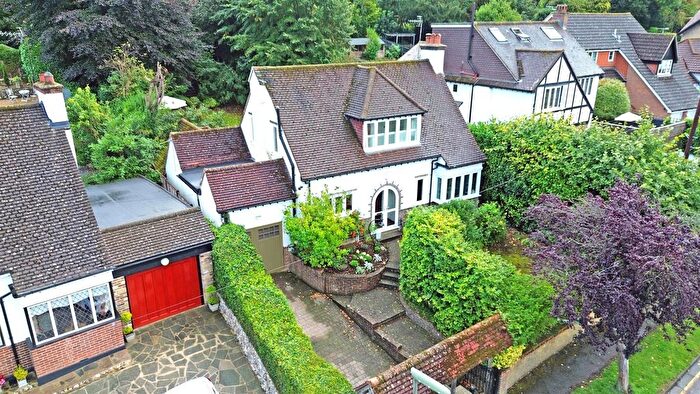 4 Bedroom Detached House For Sale In Lackford Road, Chipstead, Coulsdon, CR5