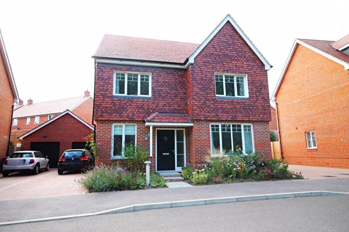 4 Bedroom Detached House To Rent In Schirmer Road, Chichester., PO19