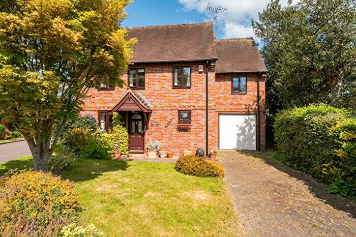3 Bedroom Cottage For Sale In Pump Meadow, Great Missenden, HP16