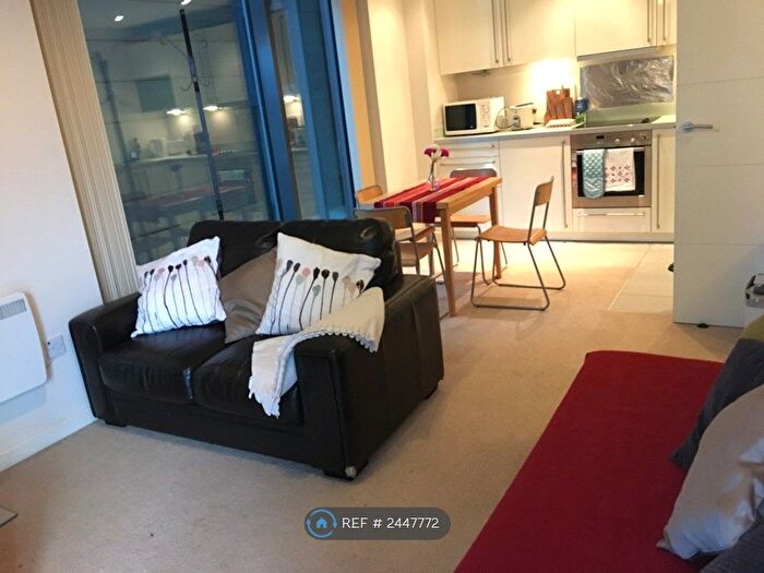 2 Bedroom Flat To Rent In Castlebank Place, Glasgow, G11