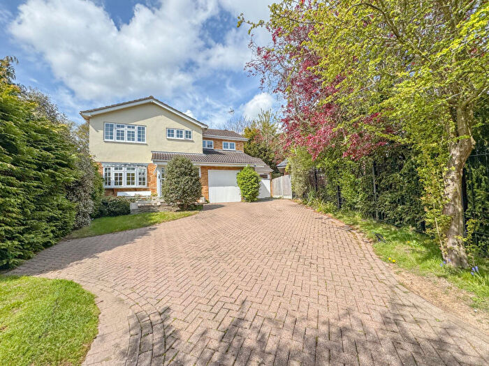 4 Bedroom Detached House For Sale In The Gattens, Rayleigh, SS6