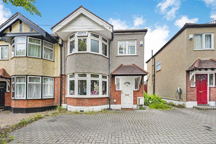 3 Bedroom Semi-Detached House For Sale In Queens Grove Road, North Chingford, E4