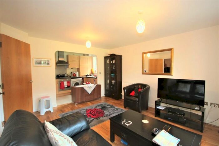 2 Bedroom Flat To Rent In Cherington Court, Barnet, Station Road, New Barnet, EN5