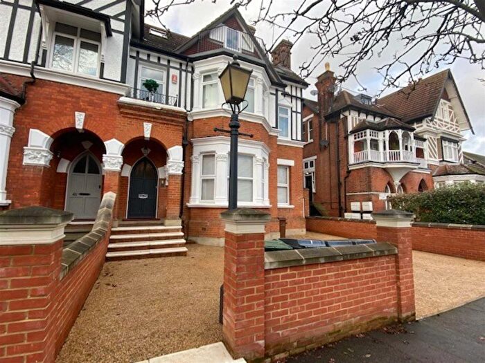 1 Bedroom Flat To Rent In The Drive, Chingford, E4