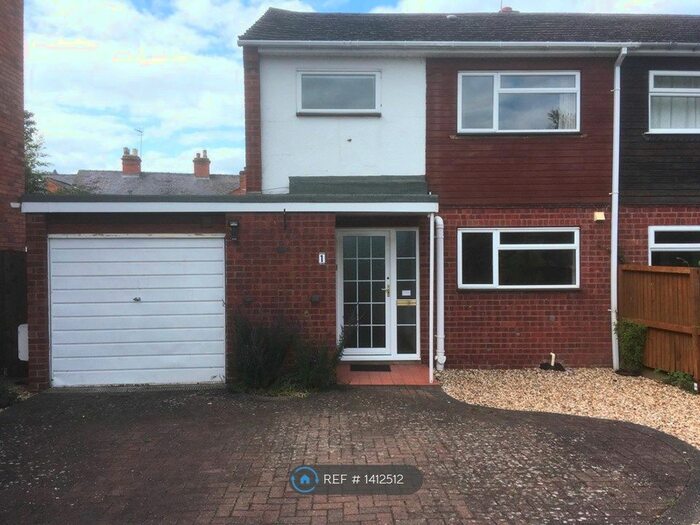 3 Bedroom Semi-Detached House To Rent In St. Johns Close, Stratford-Upon-Avon, CV37