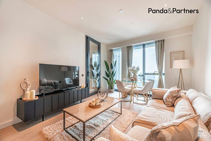 1 Bedroom Flat To Rent In River Park Tower, One Thames City, Nine Elms Lane, Vauxhall, London, SW8