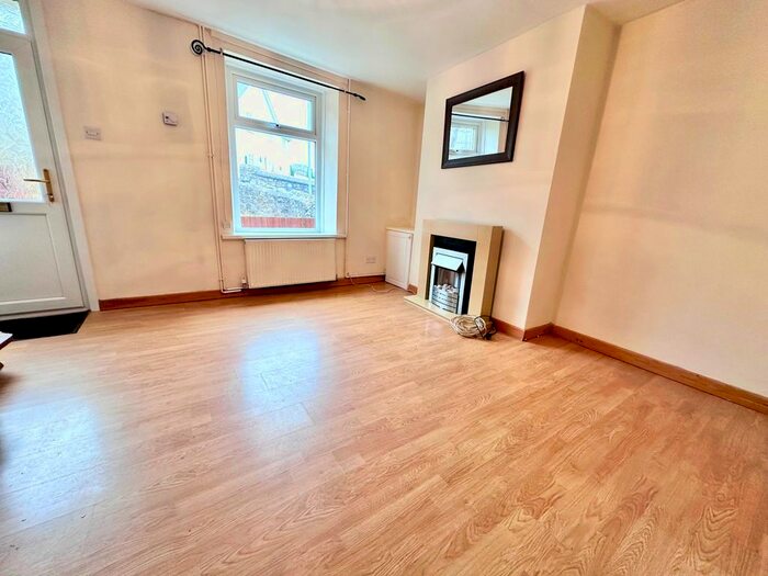 2 Bedroom End Of Terrace House To Rent In Lower Ellick Street