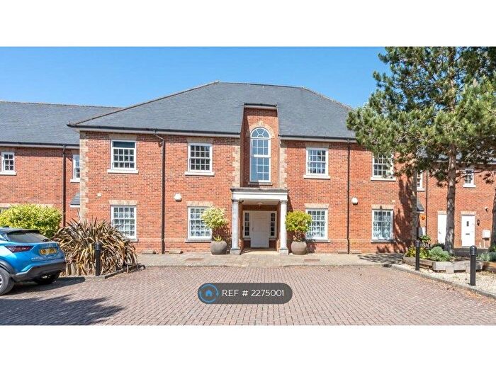 2 Bedroom Flat To Rent In Woldhurst Court, Runcton, Chichester, PO20