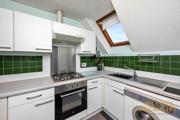 1 Bedroom Flat For Sale In Jengers Mead, Laura House Jengers Mead, RH14