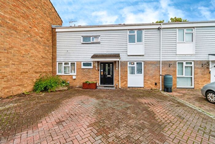 4 Bedroom Semi-detached House For Sale In Saturn Close, Southampton, Hampshire, SO16