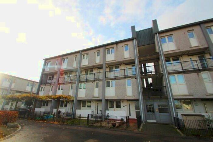 2 Bedroom Maisonette To Rent In Commercial Court, Glasgow, G5