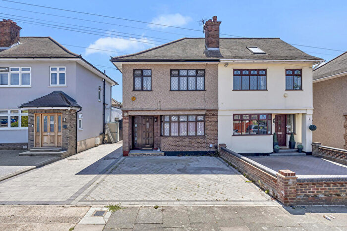 3 Bedroom Semi-Detached House For Sale In Victoria Avenue, Collier Row, RM5