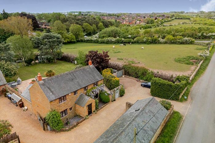 4 Bedroom Detached House For Sale In Whites Lane, New Duston, Northampton, NN5