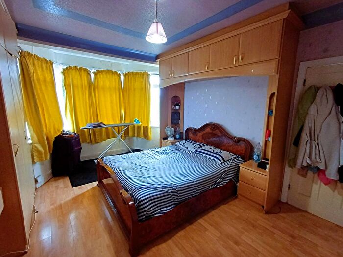 1 Bedroom Terraced House To Rent In Clifton Road, Ilford, IG2