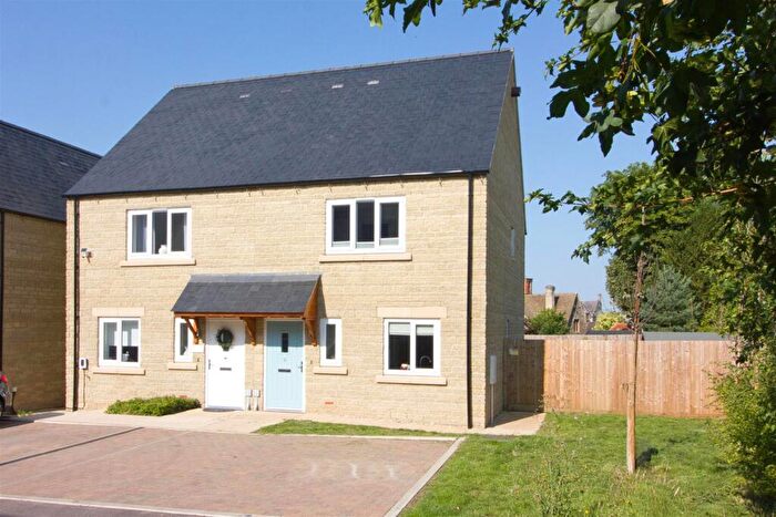 2 Bedroom House For Sale In White Poplars, Malmesbury, SN16