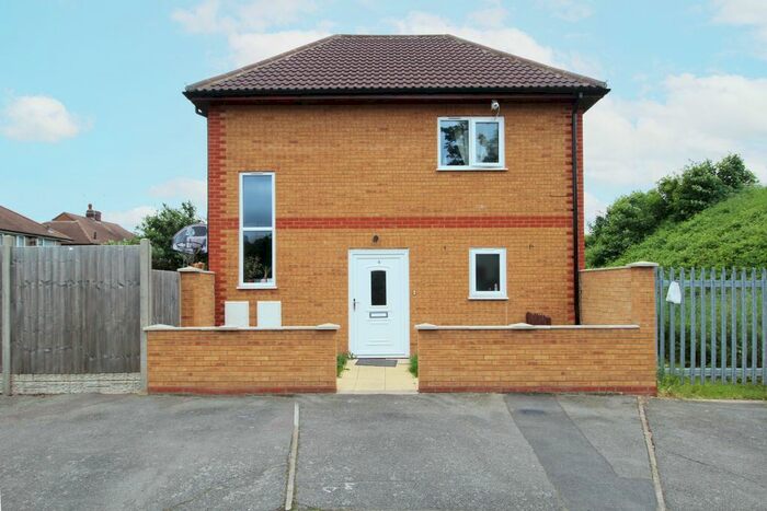 3 Bedroom Detached House To Rent In Parkside Cross, Bexleyheath, DA7