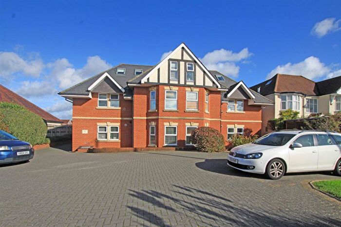 2 Bedroom Flat To Rent In Castle Lane West, Bournemouth, BH8
