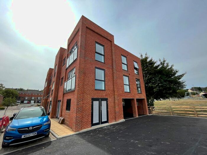 2 Bedroom Flat To Rent In Sandwich Way, Chatham, ME5