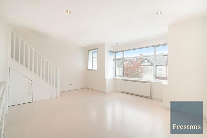 2 Bedroom Duplex To Rent In Dartmouth Road, London, NW4