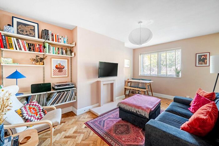 2 Bedroom Flat For Sale In Elmworth Grove, London, SE21