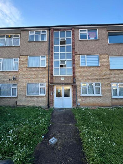 3 Bedroom Flat To Rent In Romford, RM6