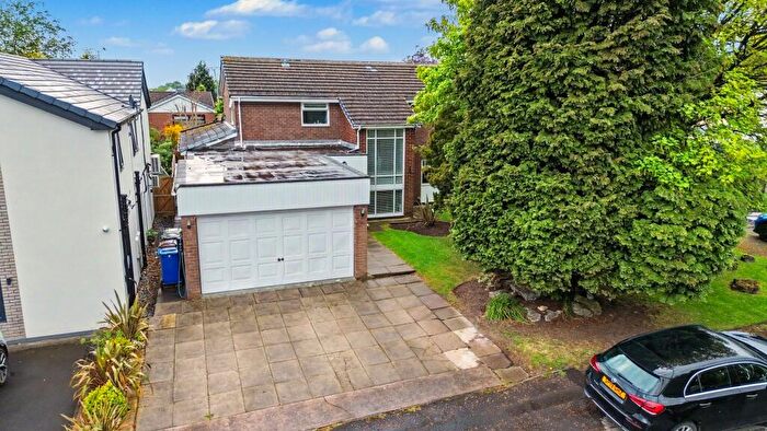 4 Bedroom Detached House For Sale In Oakdale Close, Whitefield, M45
