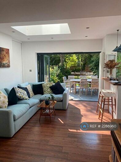 3 Bedroom Maisonette To Rent In Tollington Park, London, N4