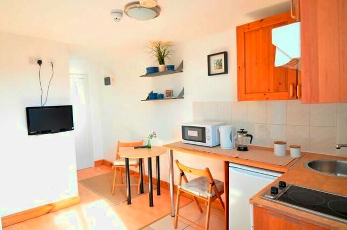 Studio To Rent In West Cromwell Road, London, SW5