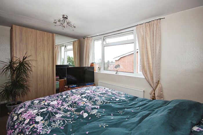 2 Bedroom Flat For Sale In Crown Way, Lillington, Leamington Spa, CV32