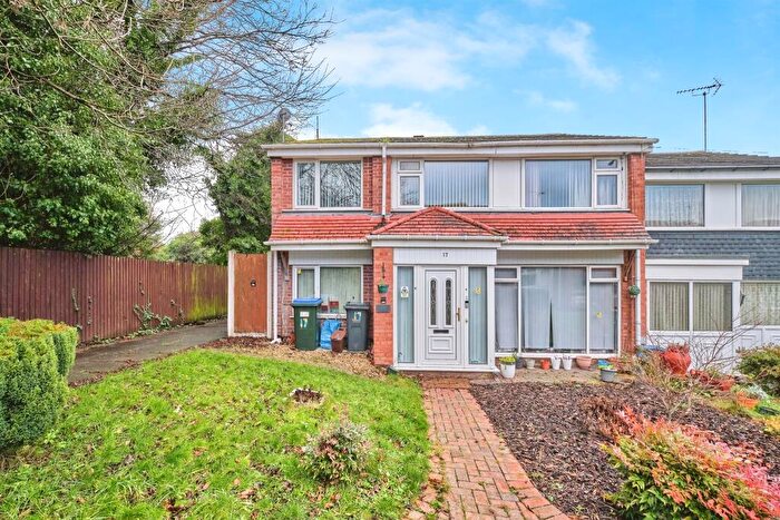 4 Bedroom End Of Terrace House For Sale In Templemore Drive, Birmingham, B43
