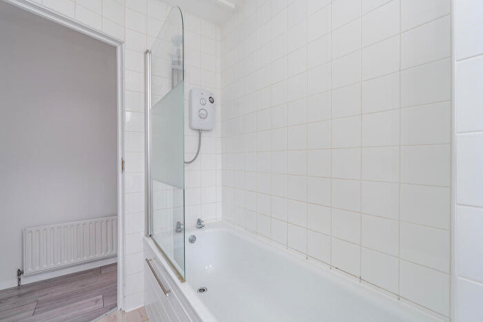 1 Bedroom Flat To Rent In Thornbury Avenue, Southampton, Hampshire, SO15