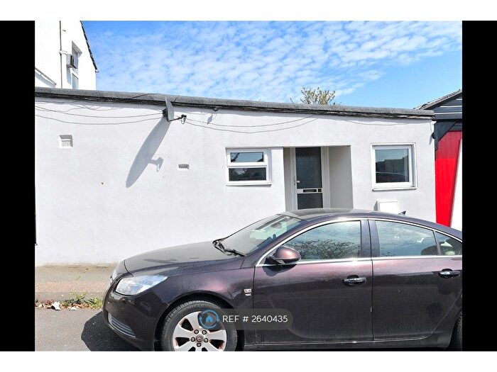 2 Bedroom Bungalow To Rent In Morgan Road, Rochester, ME2