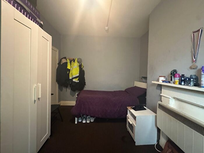 1 Bedroom Terraced House To Rent In Woodvile Road, Dewsbury, WF12