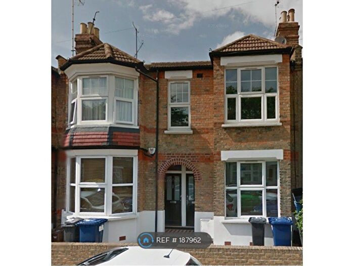 2 Bedroom Flat To Rent In East Finchley, London, N2