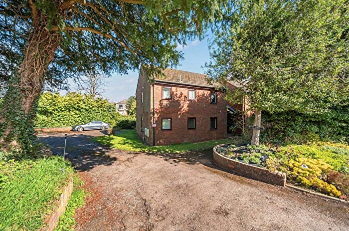 2 Bedroom Flat For Sale In Prince Albert Gardens, Andover, SP10