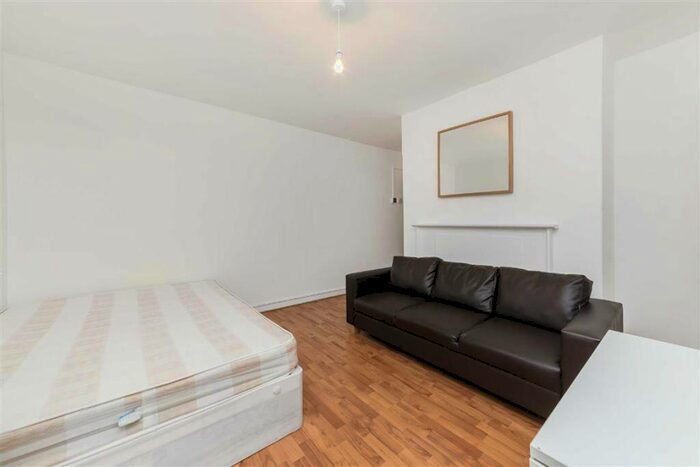 2 Bedroom Flat To Rent In Provost Estate, Old Street, N1