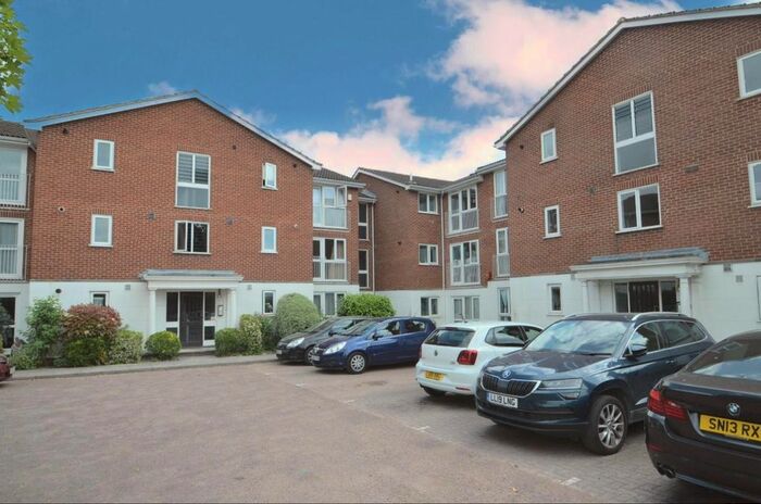 2 Bedroom Flat To Rent In Aylsham Drive, Ickenham, UB10