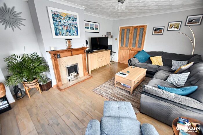 3 Bedroom Detached Bungalow For Sale In Silverstream Drive, Hakin, Milford Haven, SA73