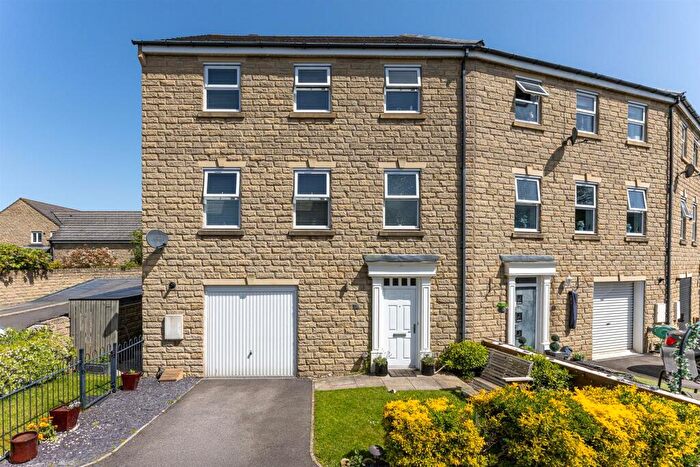 4 Bedroom Town House For Sale In Birkhead Close, Highburton, Huddersfield, HD8