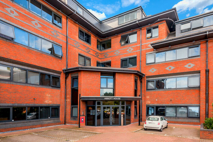 2 Bedroom Apartment To Rent In Abbott House, Griffiths Way, St Albans, AL1