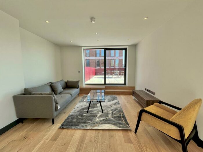 2 Bedroom Apartment To Rent In New Cross Central, Manchester, M4
