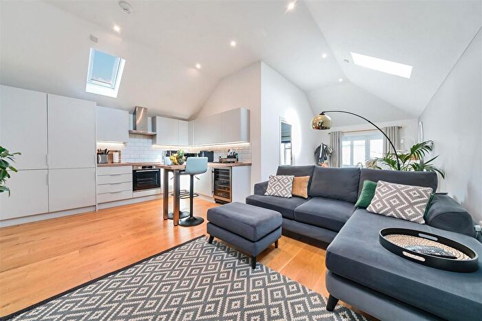 1 Bedroom Flat To Rent In Swakeleys Road, Ickenham, UB10