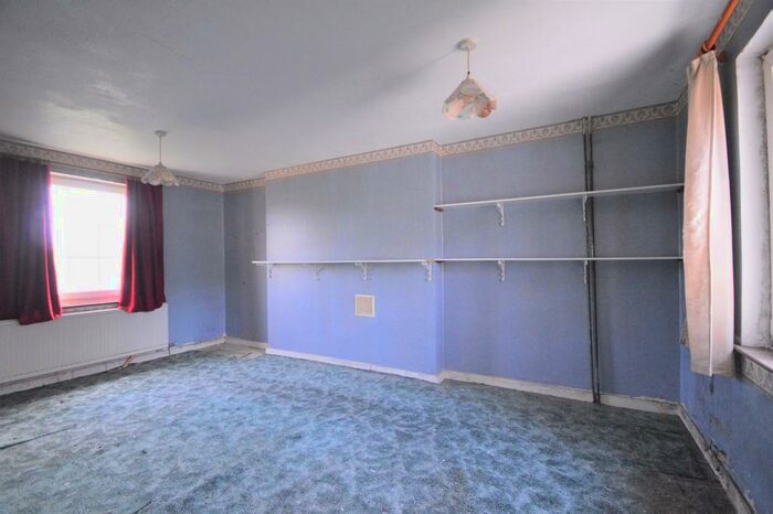 3 Bedroom Semi-Detached House For Sale In Wheatsheaf Close, Wrabness, Manningtree, CO11