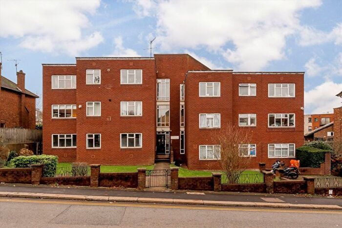 2 Bedroom Flat To Rent In Roxeth Hill, Harrow, HA2